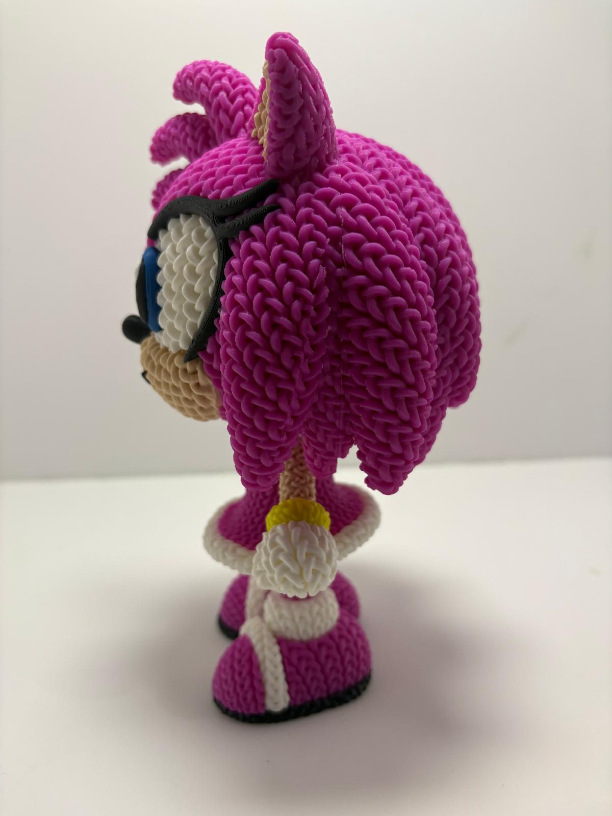 Figura Amy Rose Sonic Impresa en 3D Estilo Crochet - CreaLuDe3D