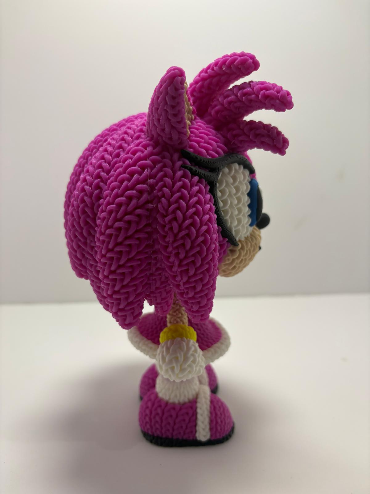 Figura Amy Rose Sonic Impresa en 3D Estilo Crochet - CreaLuDe3D