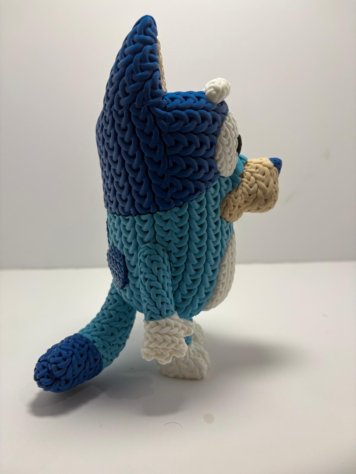 Figura Bluey Impresa en 3D Estilo Crochet - CreaLuDe3D
