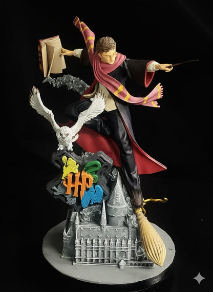 Figura de Harry Potter en Resina con Vitrina Iluminada Incluida | 23 cm | Coleccionable de Harry Potter - CreaLuDe3D
