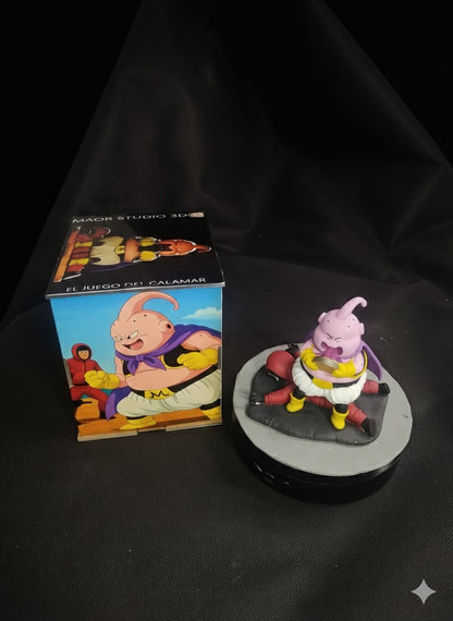 Majin Buu Edición Juego Calamar – StudioMaor | Figura en Resina con Vitrina Incluida | 10 cm | Dragon Ball Z - CreaLuDe3D
