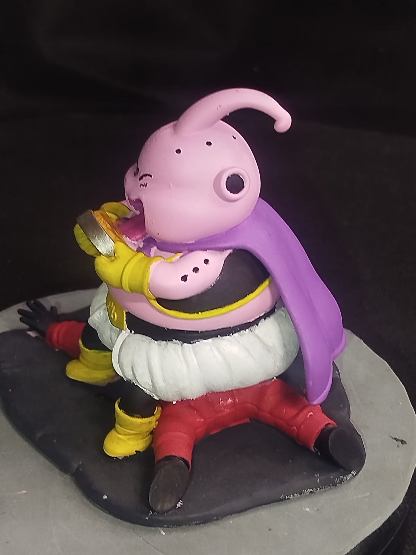 Majin Buu Edición Juego Calamar – StudioMaor | Figura en Resina con Vitrina Incluida | 10 cm | Dragon Ball Z - CreaLuDe3D